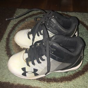 Boys size 9k Under Armor Baseball Cleats
